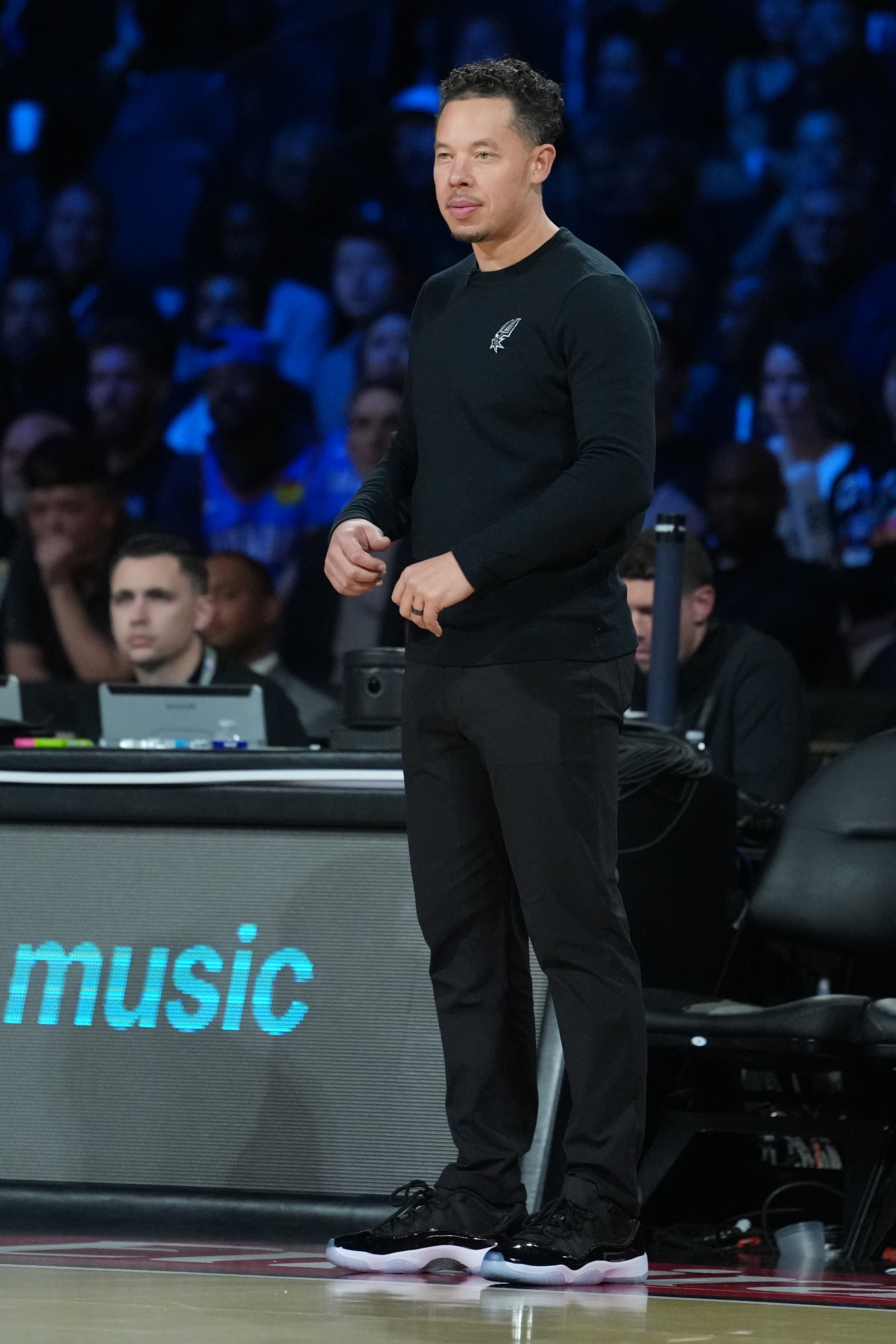 解说:马刺进攻不稳定 核心打法也不明确 今天几乎全员松懈